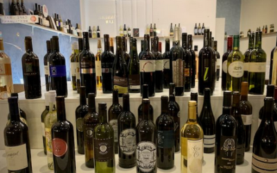 Une arcade de vins genevois en ville de Genève